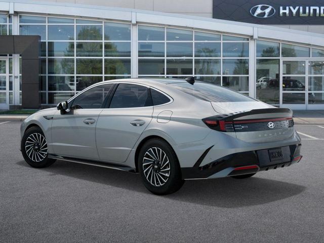 Photo of 2025 Aero Silver Hyundai SONATA Hybrid