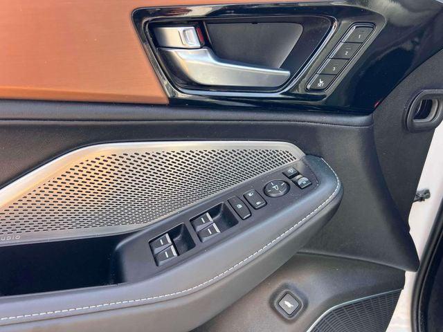 Photo of 2022 Platinum White Pearl Acura MDX