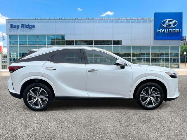 Photo of 2023 Eminent White Pearl Lexus RX 350