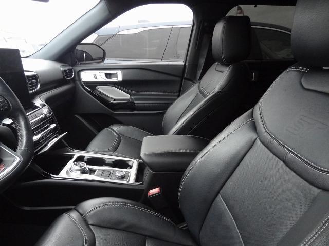 Photo of 2022 STAR WHITE MET TRI-COAT Ford Explorer