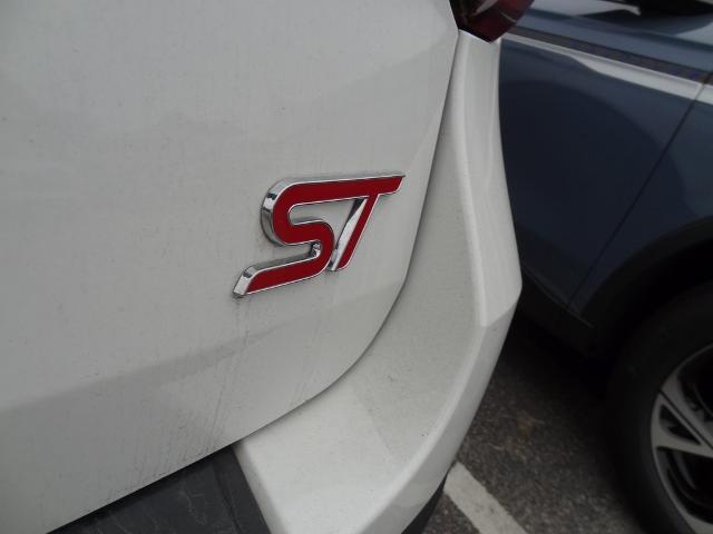 Photo of 2022 STAR WHITE MET TRI-COAT Ford Explorer