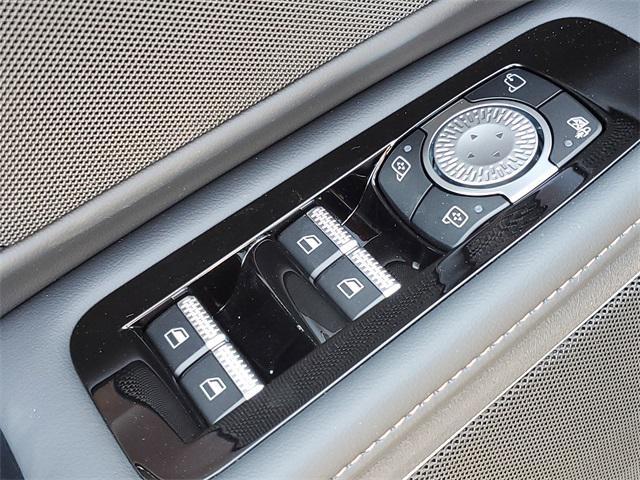 Photo of 2025 Lustrous Gray Metallic Lincoln Nautilus