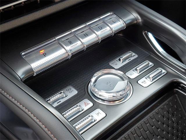 Photo of 2025 Lustrous Gray Metallic Lincoln Nautilus
