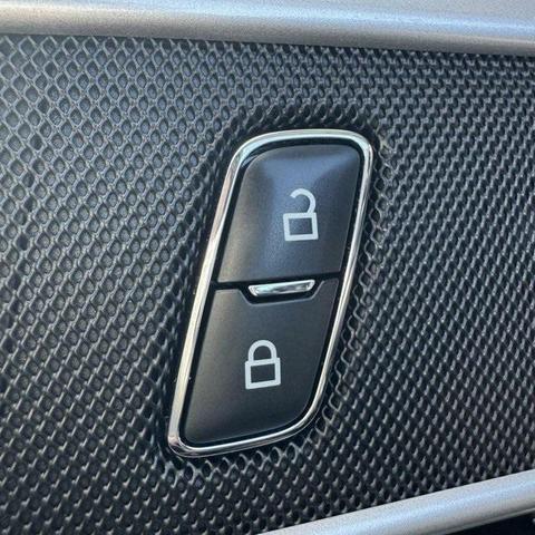 Photo of 2022 Black Metallic Ford Explorer