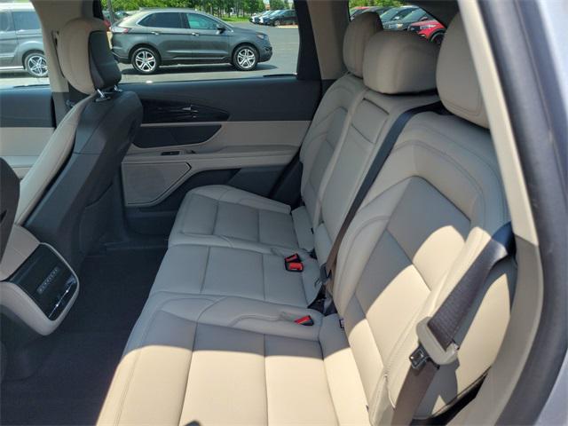 Photo of 2025 Lustrous Gray Metallic Lincoln Nautilus
