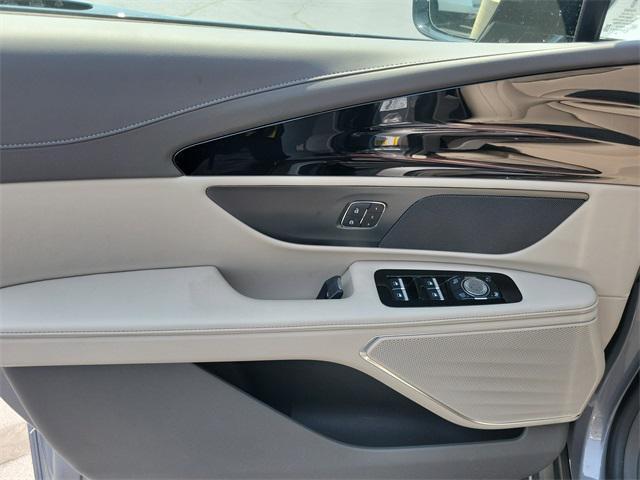 Photo of 2025 Lustrous Gray Metallic Lincoln Nautilus