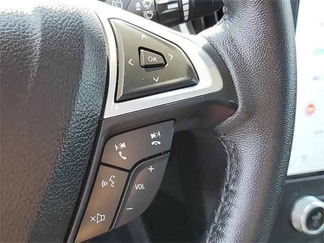 Photo of 2022 Star White Metallic Tri-Coat Ford Edge