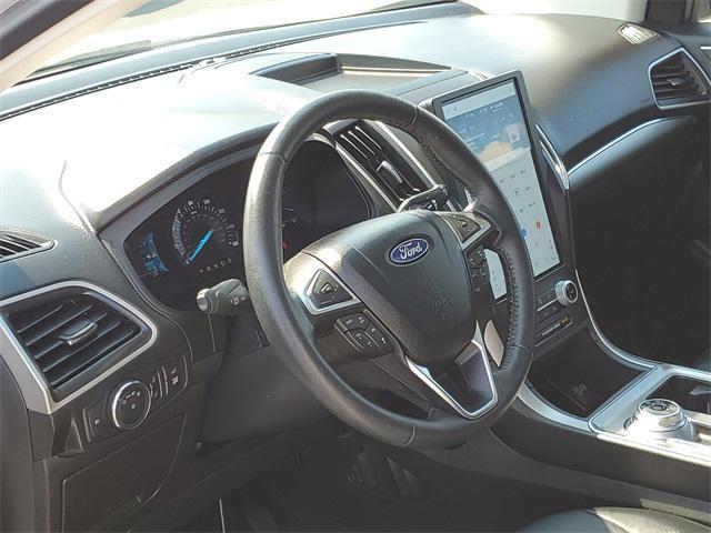 Photo of 2022 Star White Metallic Tri-Coat Ford Edge