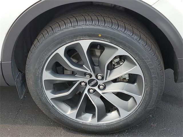 Photo of 2023 Pristine White Metallic Tri-Coat Lincoln Nautilus