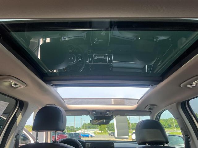 Photo of 2023 Glacial White Pearl Kia Sorento