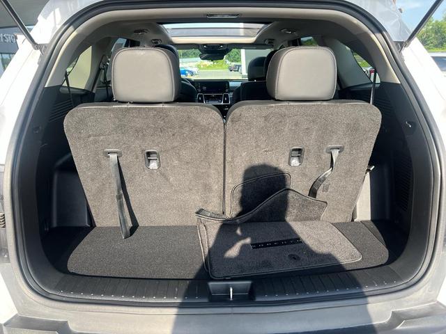 Photo of 2023 Glacial White Pearl Kia Sorento