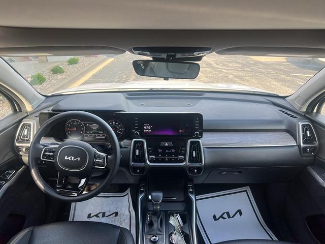 Photo of 2023 Glacial White Pearl Kia Sorento