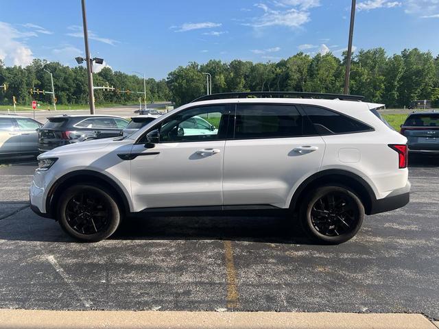 Photo of 2023 Glacial White Pearl Kia Sorento