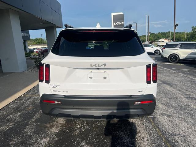 Photo of 2023 Glacial White Pearl Kia Sorento