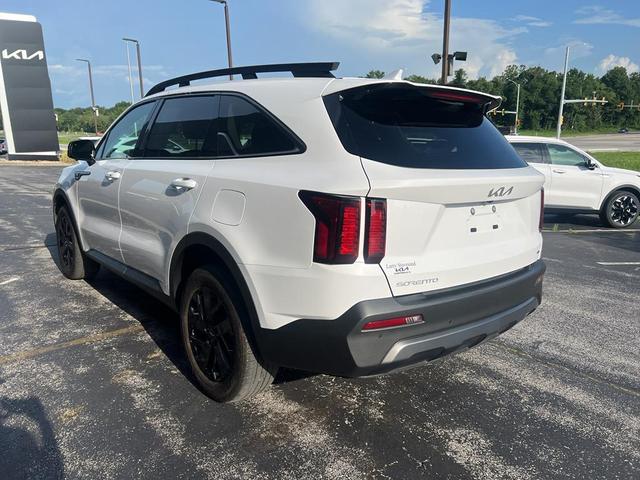 Photo of 2023 Glacial White Pearl Kia Sorento