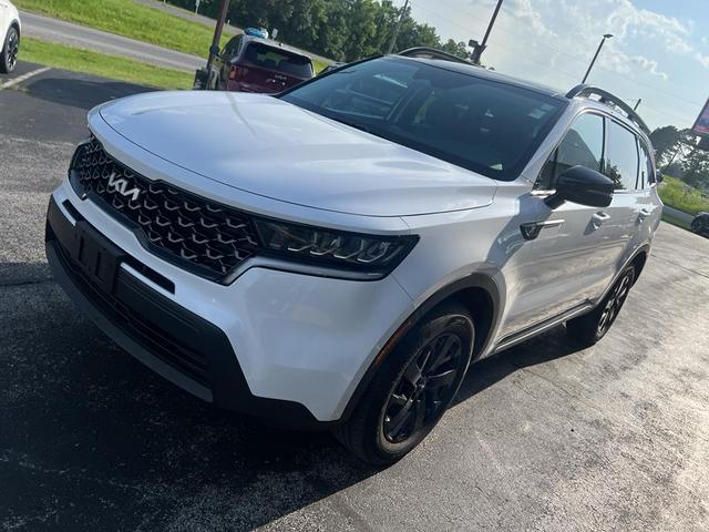 Photo of 2023 Glacial White Pearl Kia Sorento