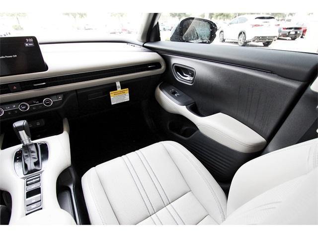 Photo of 2026 Platinum White Pearl Honda HR-V