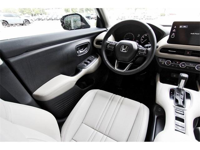 Photo of 2026 Platinum White Pearl Honda HR-V