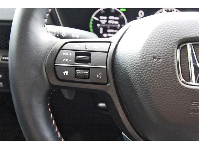 Photo of 2025 White Honda CR-V Hybrid