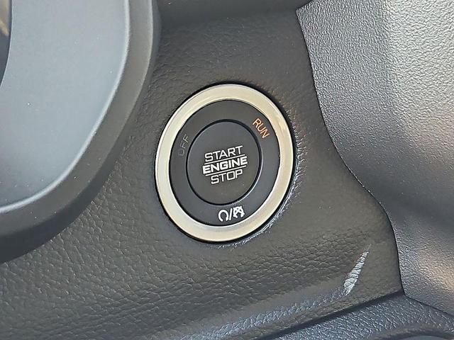 Photo of 2025 Diamond Black Crystal Pearlcoat RAM 1500