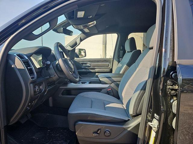 Photo of 2025 Diamond Black Crystal Pearlcoat RAM 1500