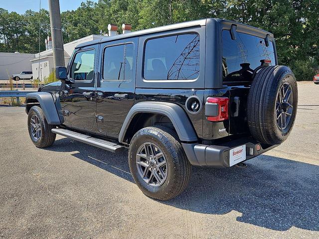 Photo of 2025 Black Clearcoat Jeep Wrangler
