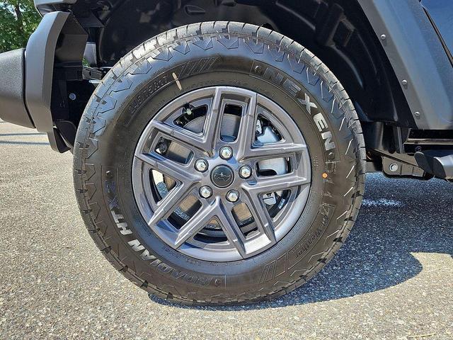 Photo of 2025 Black Clearcoat Jeep Wrangler