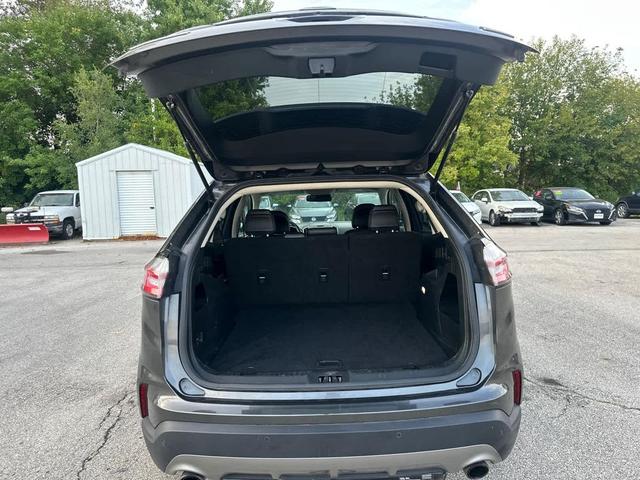 Photo of 2019 Magnetic Metallic Ford Edge