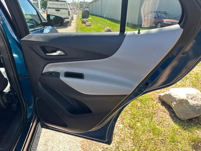 Photo of 2021 Pacific Blue Metallic Chevrolet Equinox