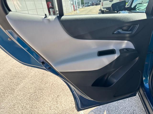Photo of 2021 Pacific Blue Metallic Chevrolet Equinox