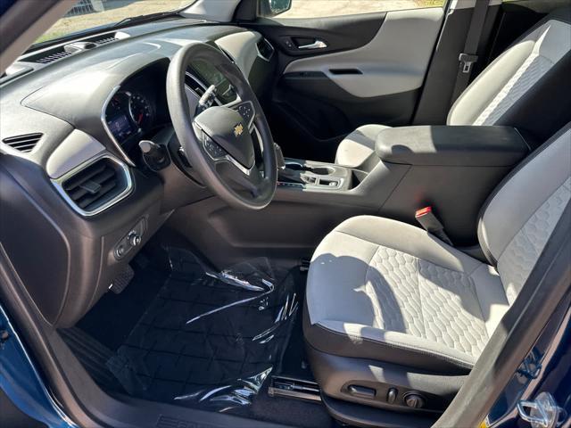 Photo of 2021 Pacific Blue Metallic Chevrolet Equinox