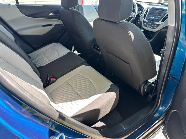Photo of 2021 Pacific Blue Metallic Chevrolet Equinox