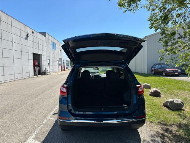 Photo of 2021 Pacific Blue Metallic Chevrolet Equinox