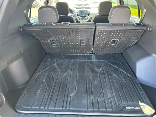 Photo of 2021 Pacific Blue Metallic Chevrolet Equinox