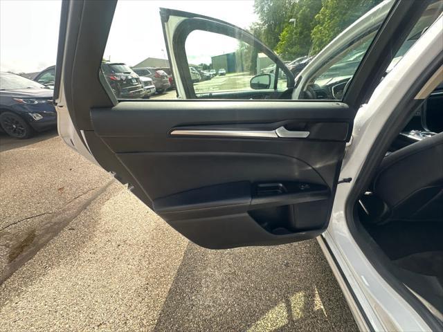 Photo of 2019 White Platinum Metallic Tri-Coat Ford Fusion