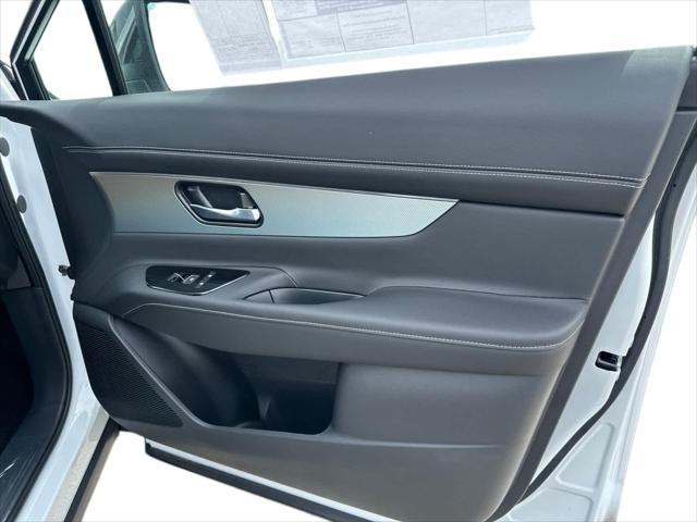 Photo of 2025 Everest White Pearl Tricoat Nissan Murano