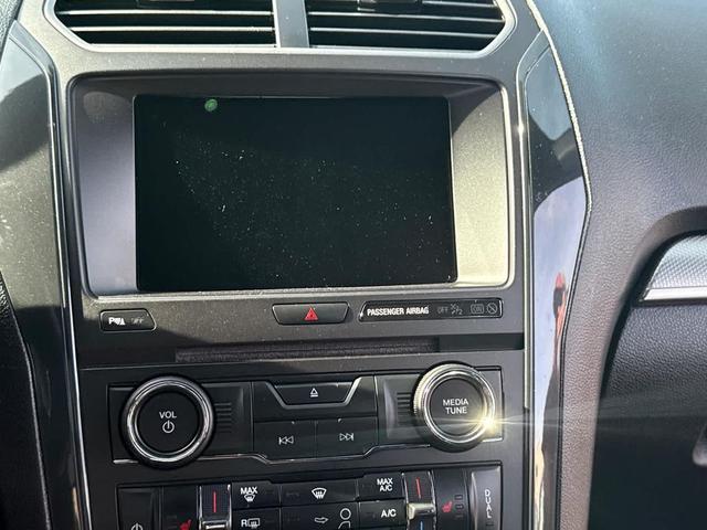 Photo of 2018 WHI/White Ford Explorer