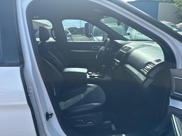 Photo of 2018 WHI/White Ford Explorer