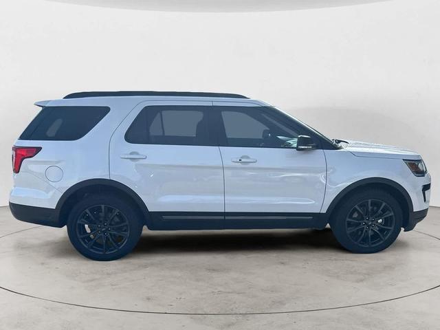 Photo of 2018 WHI/White Ford Explorer