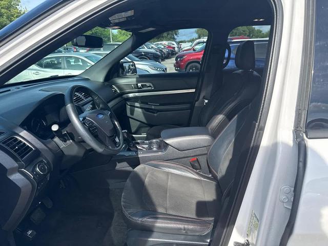 Photo of 2018 WHI/White Ford Explorer