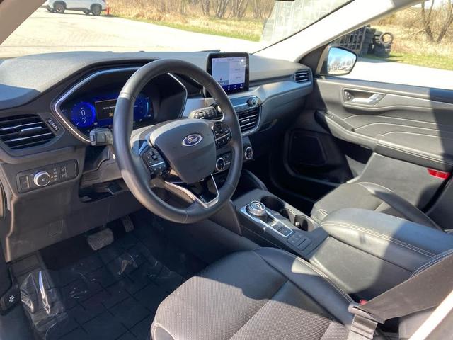 Photo of 2022 Agate Black Metallic Ford Escape