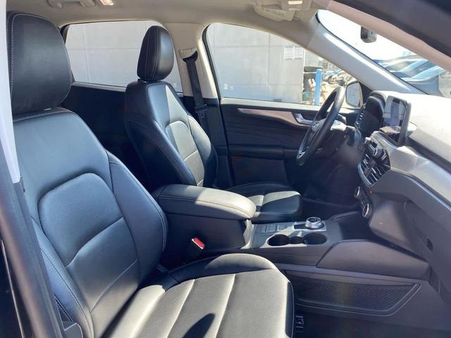 Photo of 2022 Agate Black Metallic Ford Escape