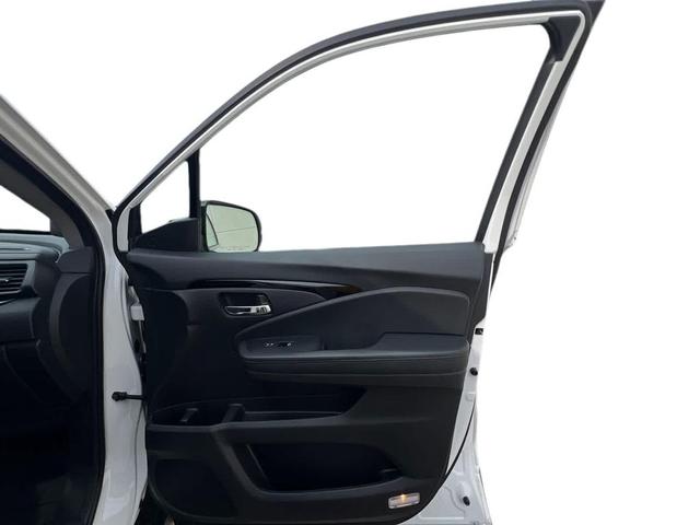 Photo of 2022 Platinum White Pearl Honda Pilot