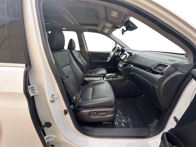 Photo of 2022 Platinum White Pearl Honda Pilot
