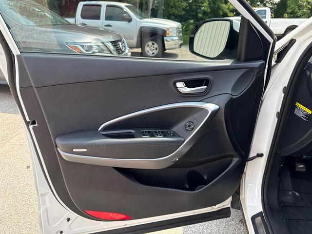 Photo of 2019 WHI/White Hyundai Santa Fe XL