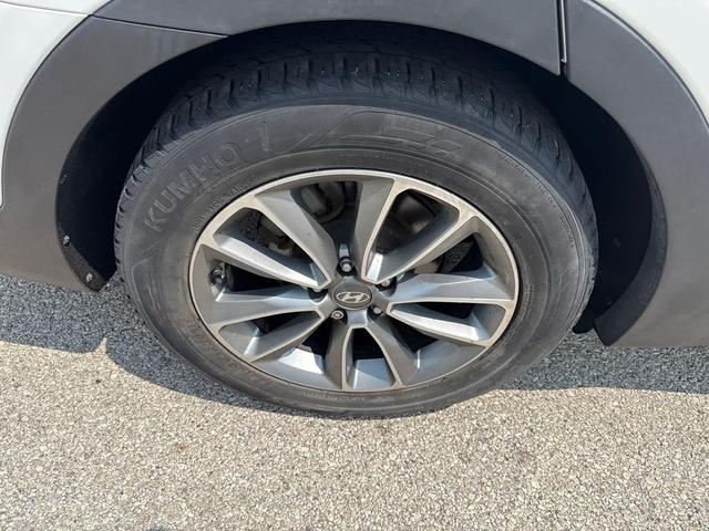 Photo of 2019 WHI/White Hyundai Santa Fe XL