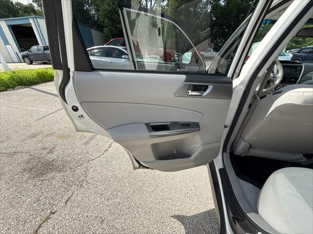 Photo of 2012 WHI/White Subaru Forester