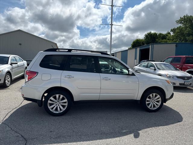 Photo of 2012 WHI/White Subaru Forester