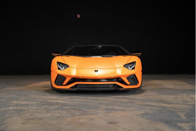 Photo of 2018 Orange Lamborghini Aventador S