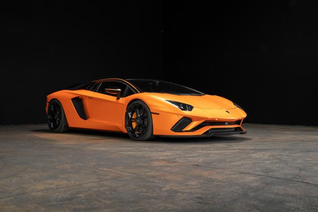 Photo of 2018 Orange Lamborghini Aventador S